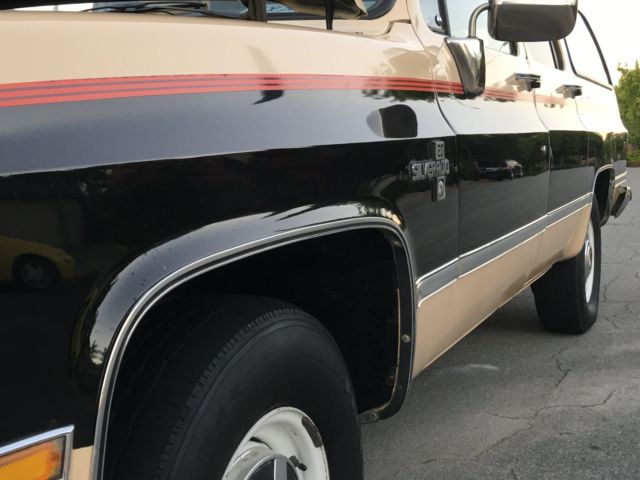 1986 Chevrolet Suburban silverado - photo 8