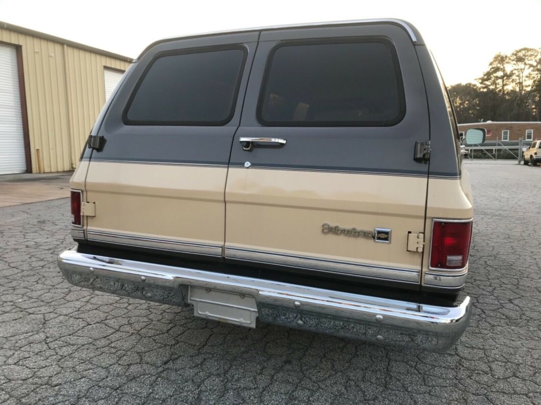 1986 Chevrolet Suburban - photo 11