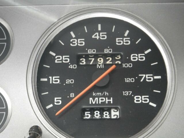1986 Chrysler LeBaron - photo 2