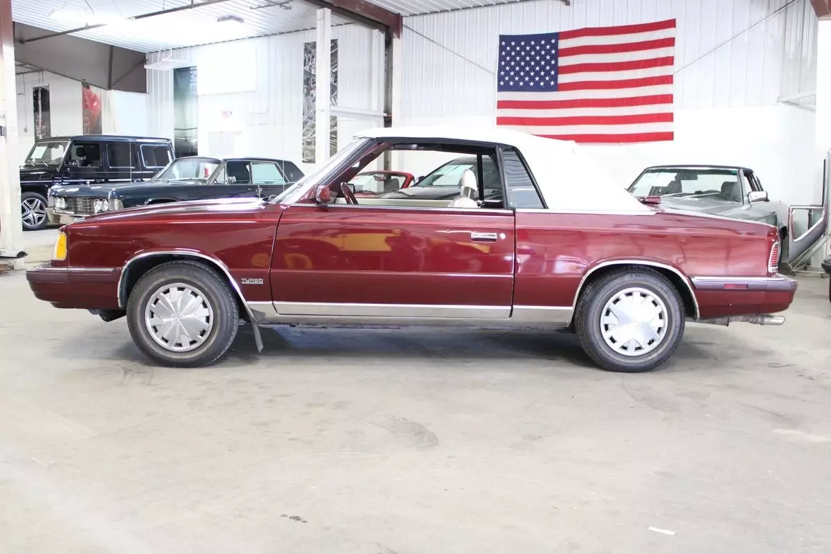 1986 Chrysler LeBaron Convertible - photo 3