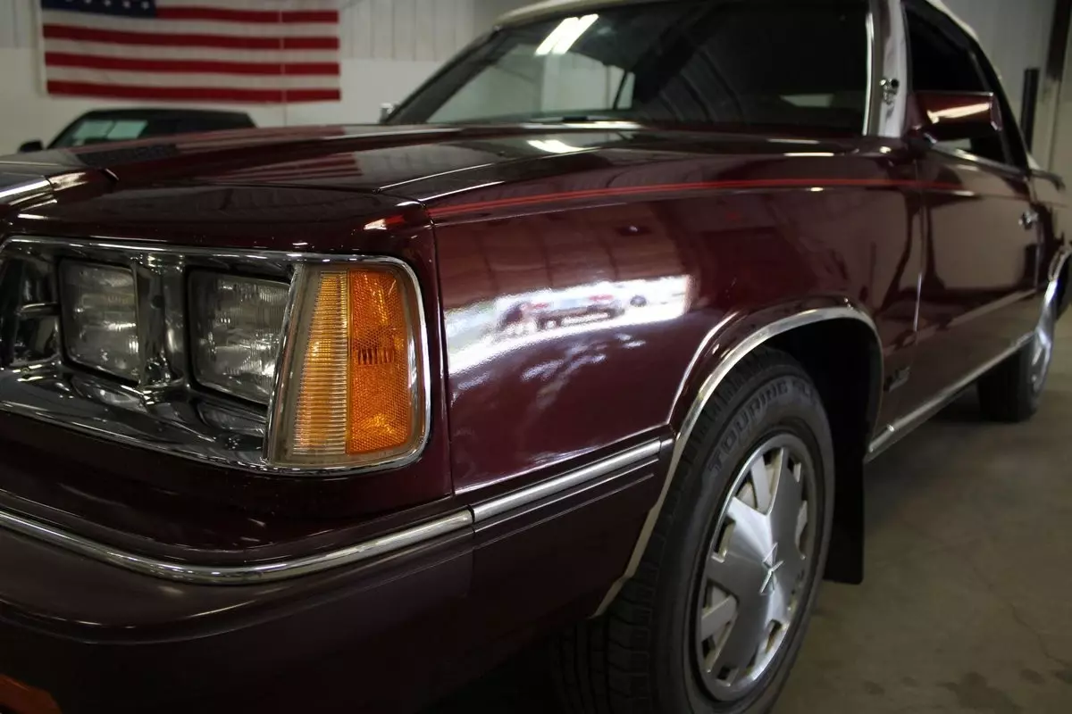 1986 Chrysler LeBaron Convertible - photo 9