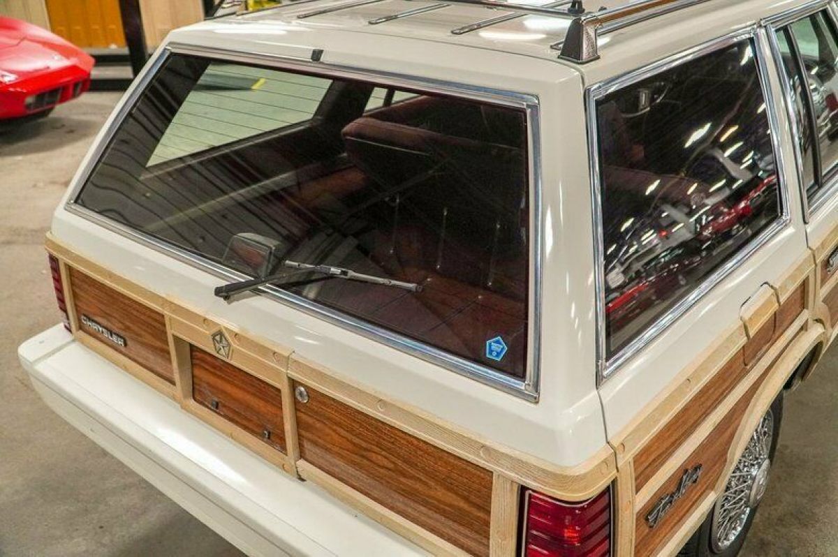 1986 Chrysler LeBaron Town & Country Wagon - photo 11