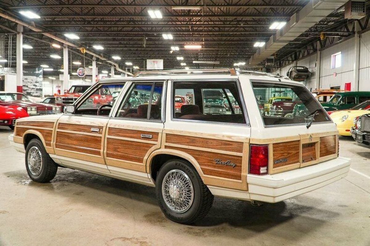 1986 Chrysler LeBaron Town & Country Wagon - photo 3