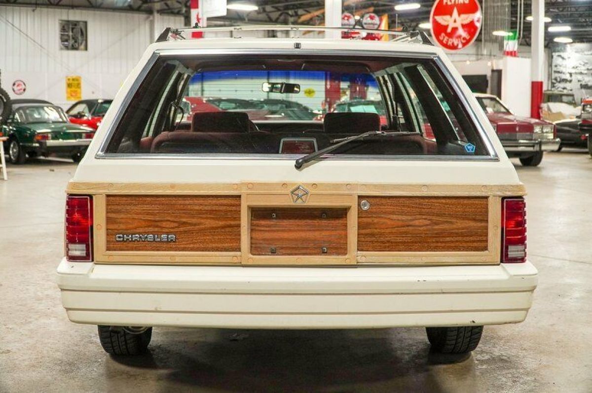1986 Chrysler LeBaron Town & Country Wagon - photo 4