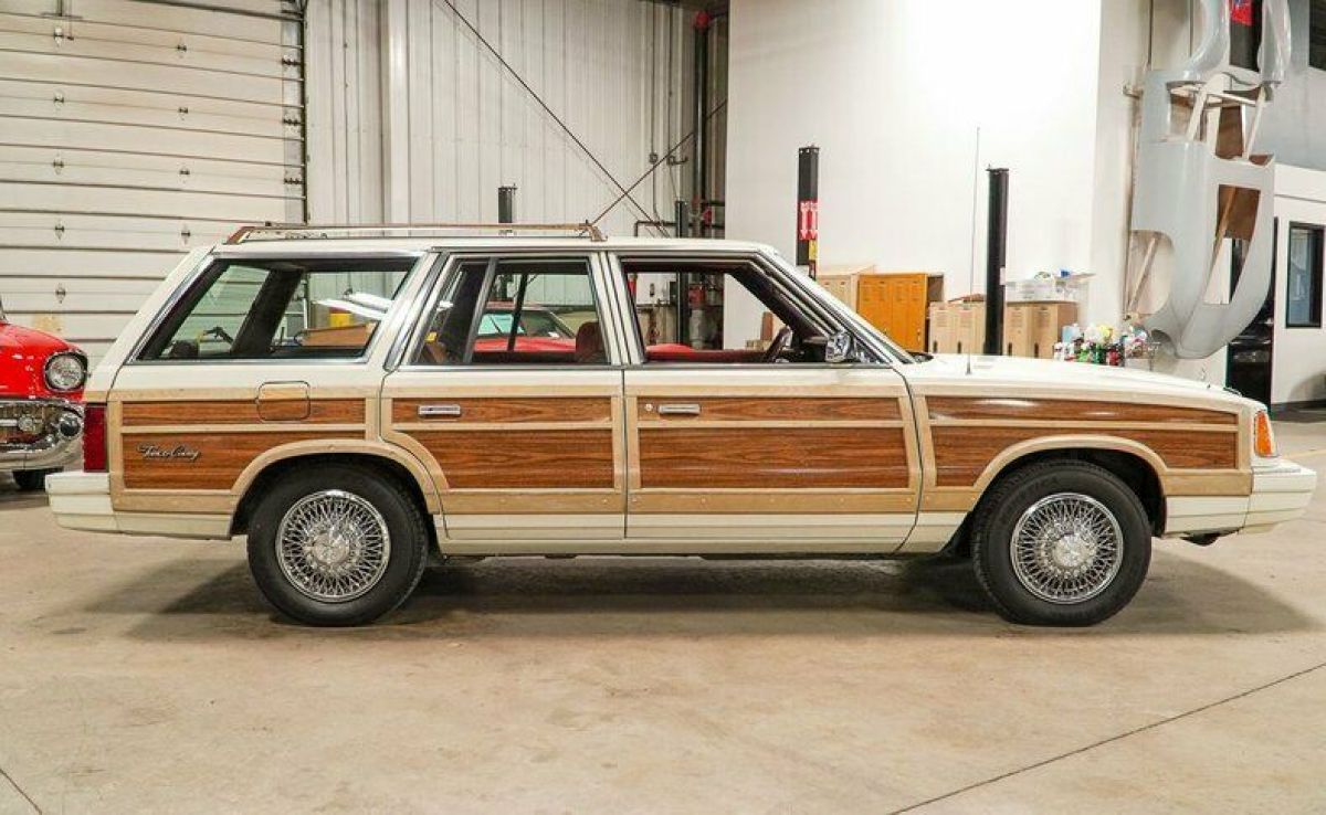 1986 Chrysler LeBaron Town & Country Wagon - photo 6