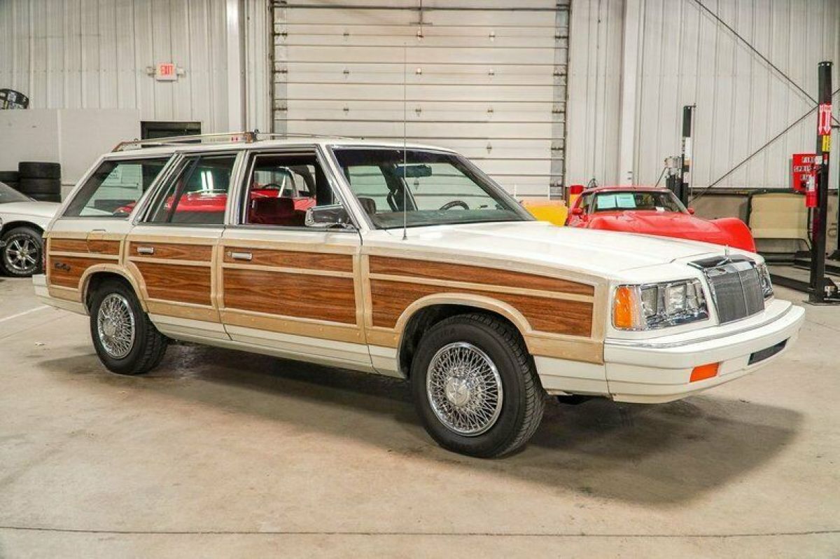 1986 Chrysler LeBaron Town & Country Wagon - photo 7