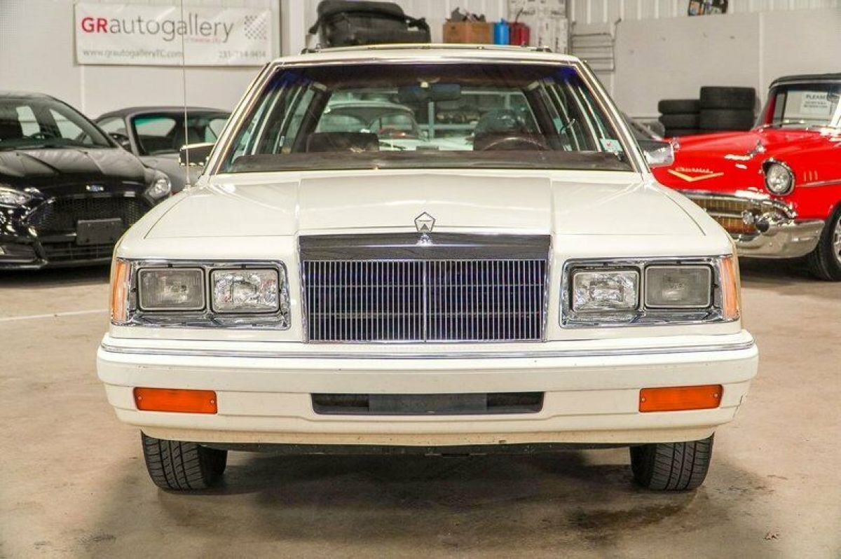 1986 Chrysler LeBaron Town & Country Wagon - photo 8