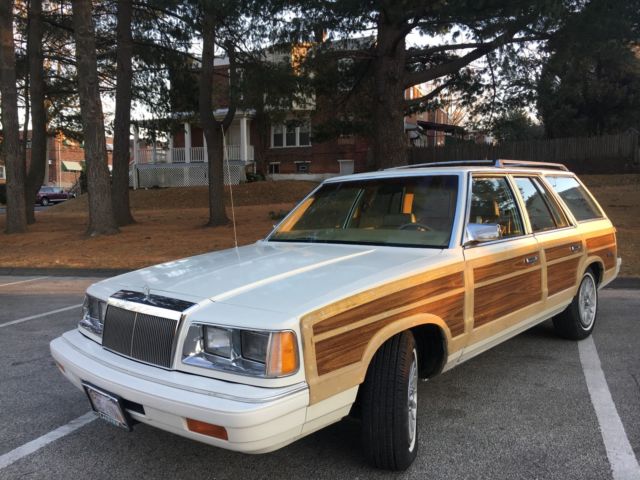 1986 Chrysler Town & Country WOODY - photo 2