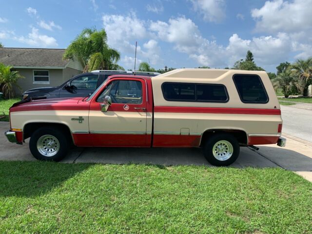 1986 classic vintage 8' Camper Top chevy square body c10 305 v8 auto. 1986 Chevrolet Other Pickups Leer Fiberglass 8' camper top