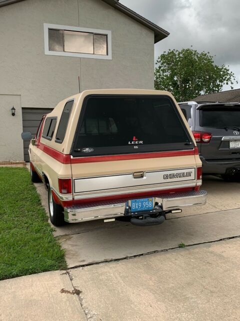 1986 Chevrolet Other Pickups Leer Fiberglass 8' camper top - photo 3