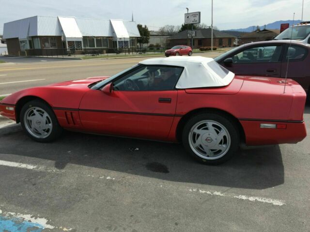 1986 corvette convertible red with white rag top 1986 Chevrolet Corvette with white rag top