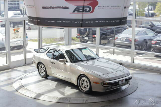 1986 Coupe Used 2.5L I4 8V Automatic RWD 1986 Porsche 944 Coupe