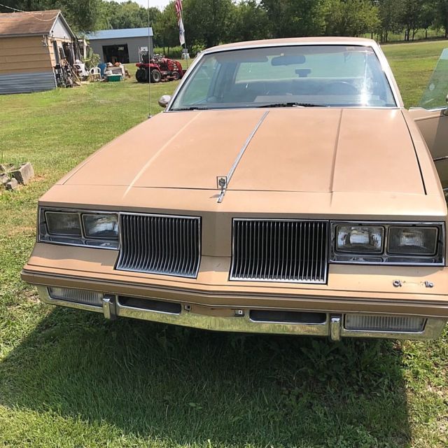 1986 Oldsmobile Cutlass Crone - photo 2