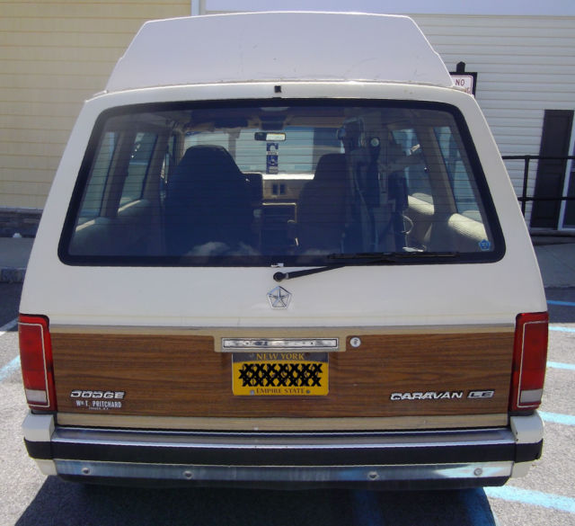 1986 Dodge Caravan - photo 2