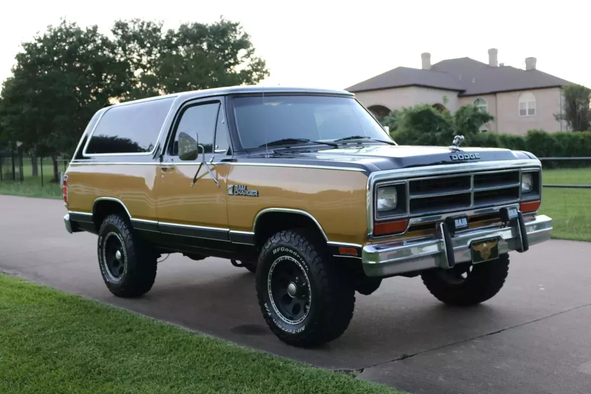 1986 Dodge Ramcharger, 4X4, PW, PB, PS, new exhaust, new battery new alternator 1986 Dodge Ramcharger