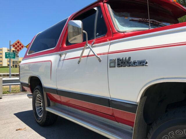 1986 Dodge Ramcharger Classic 4x4 150 Royal SE Survivor - photo 8