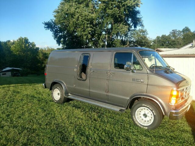 1986 Dodge Ram Van - photo 4