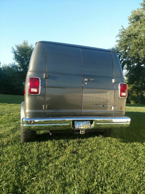 1986 Dodge Ram Van - photo 6
