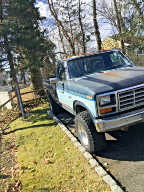 1986 F-250 Ford Pickup Truck 4WD Runs Good V8 Automatic 1986 Ford F-250