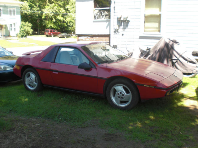 1986 Pontiac Fiero Base - photo 2