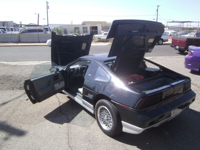 1986 Pontiac Fiero - photo 2