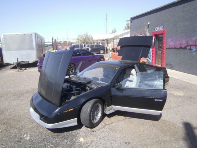 1986 Pontiac Fiero - photo 3