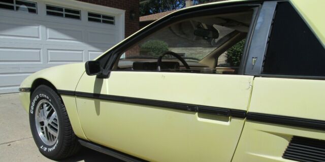 1986 Pontiac Fiero - photo 5