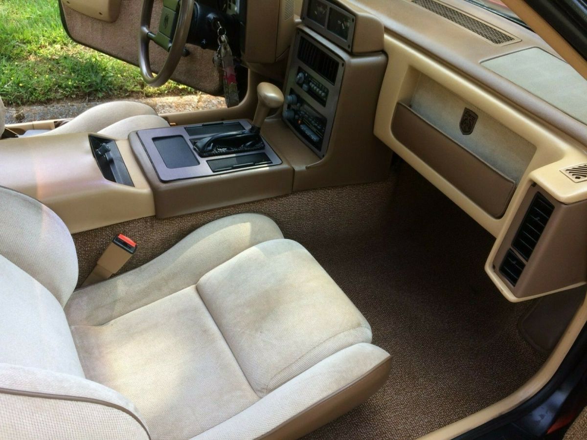 1986 Pontiac Fiero SE - photo 12