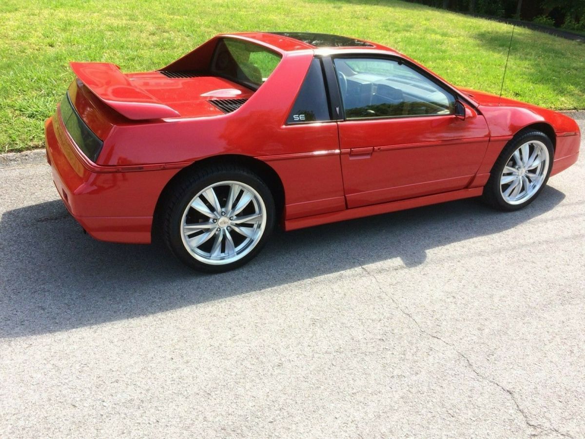 1986 Pontiac Fiero SE - photo 3