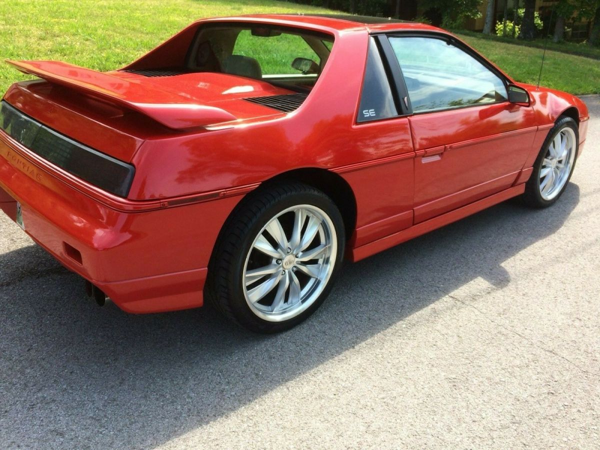 1986 Pontiac Fiero SE - photo 4