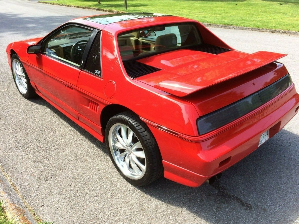 1986 Pontiac Fiero SE - photo 6