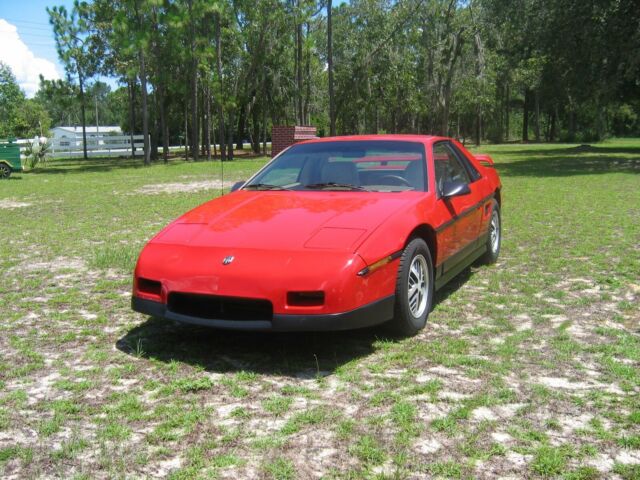 1986 Pontiac Fiero - photo 2