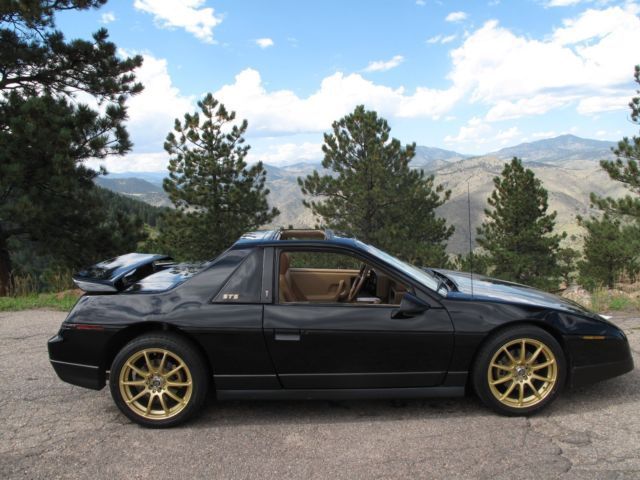 1986 Pontiac Fiero - photo 2