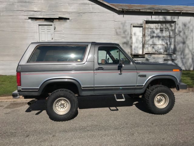 1986 Ford BRONCO XLT EFI 4x4 * Lots of Extras * Runs Great * Hard & Soft Tops 1986 Ford Bronco grey
