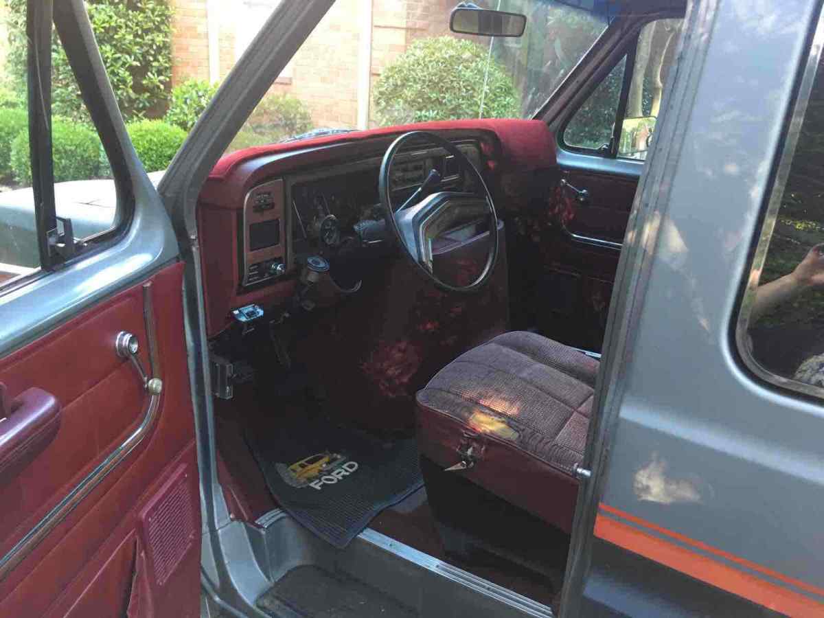 1986 Ford E-250 Econoline Club Wagon E250 - photo 5