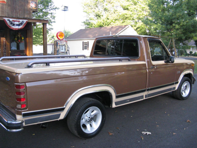 1986 Ford F-150 XLT Lariat Standard Cab Pickup 2-Door - photo 4