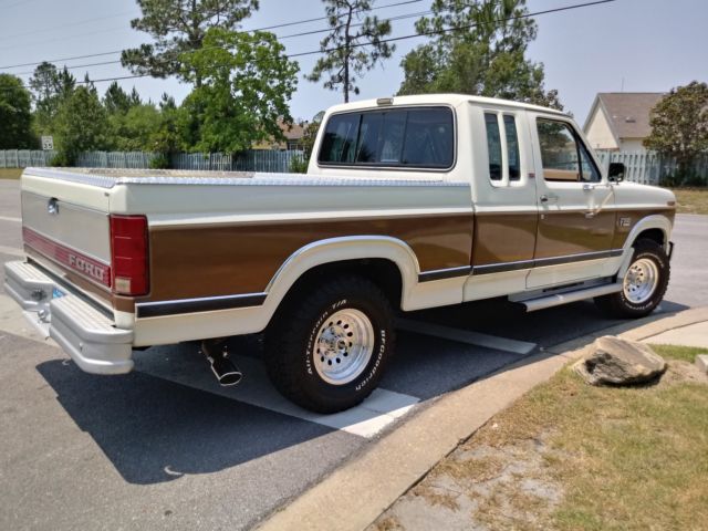 1986 Ford F-150 2-tone an chrome package - photo 2
