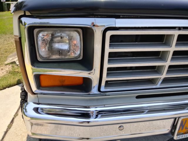 1986 Ford F-150 2-tone an chrome package - photo 8