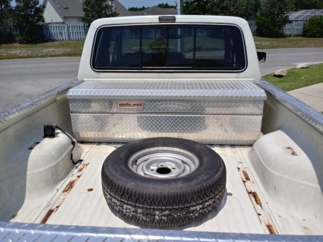 1986 Ford F-150 2-tone an chrome package - photo 9