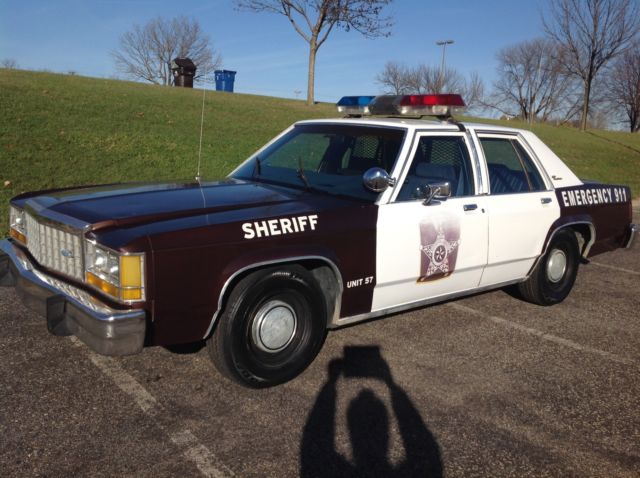 1986 Ford Crown Victoria Police Car Package - photo 2