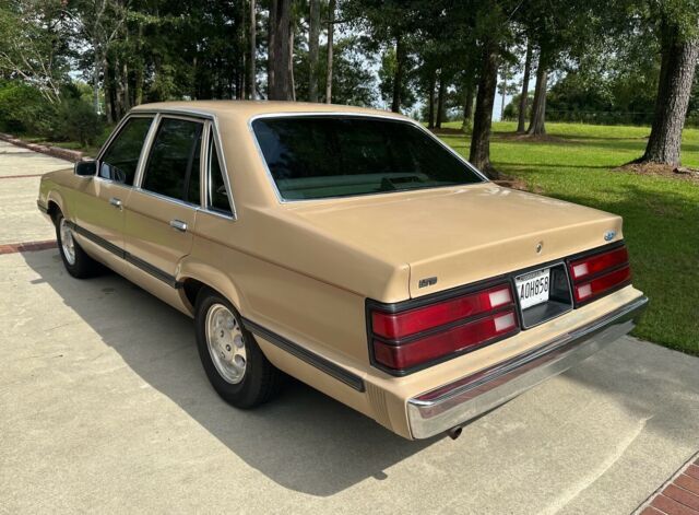 1986 Ford LTD - photo 2