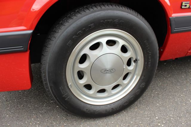 1986 Ford Mustang GT - photo 11