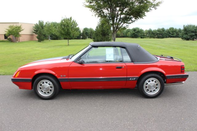 1986 Ford Mustang GT - photo 2