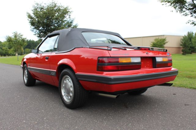 1986 Ford Mustang GT - photo 7