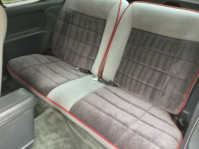 1986 Ford Mustang GT - photo 9