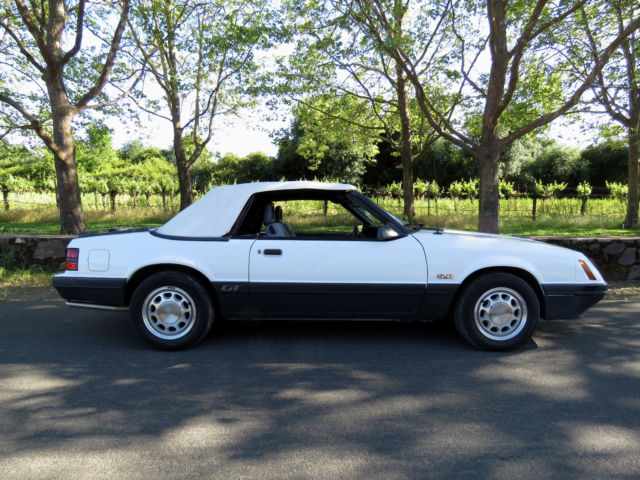 1986 Ford Mustang GT - photo 8