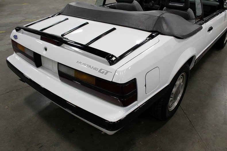 1986 Ford Mustang GT Convertible - photo 11