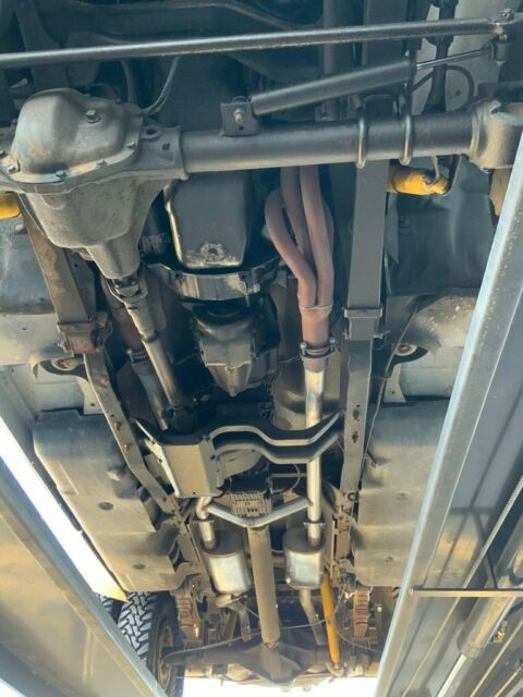 1986 GMC 3500 4x4 Dually, 4-Speed, A/C, New Leather, Gear Vendor - photo 10