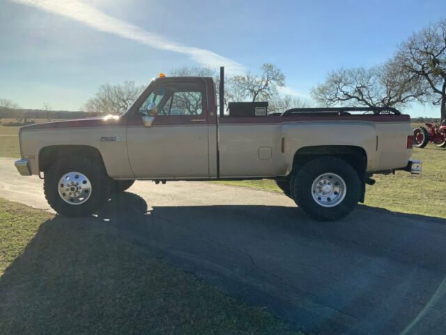 1986 GMC 3500 4x4 Dually, 4-Speed, A/C, New Leather, Gear Vendor - photo 2
