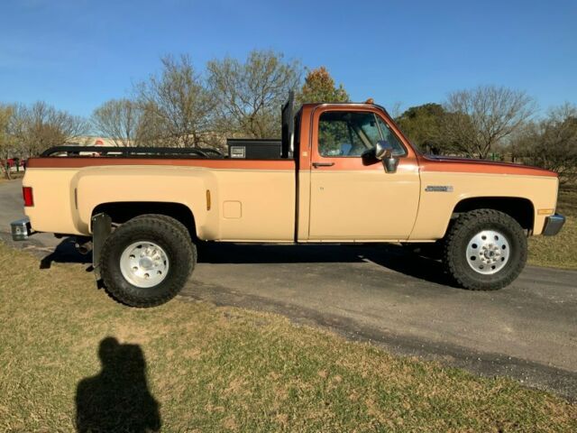 1986 GMC 3500 4x4 Dually, 4-Speed, A/C, New Leather, Gear Vendor - photo 7